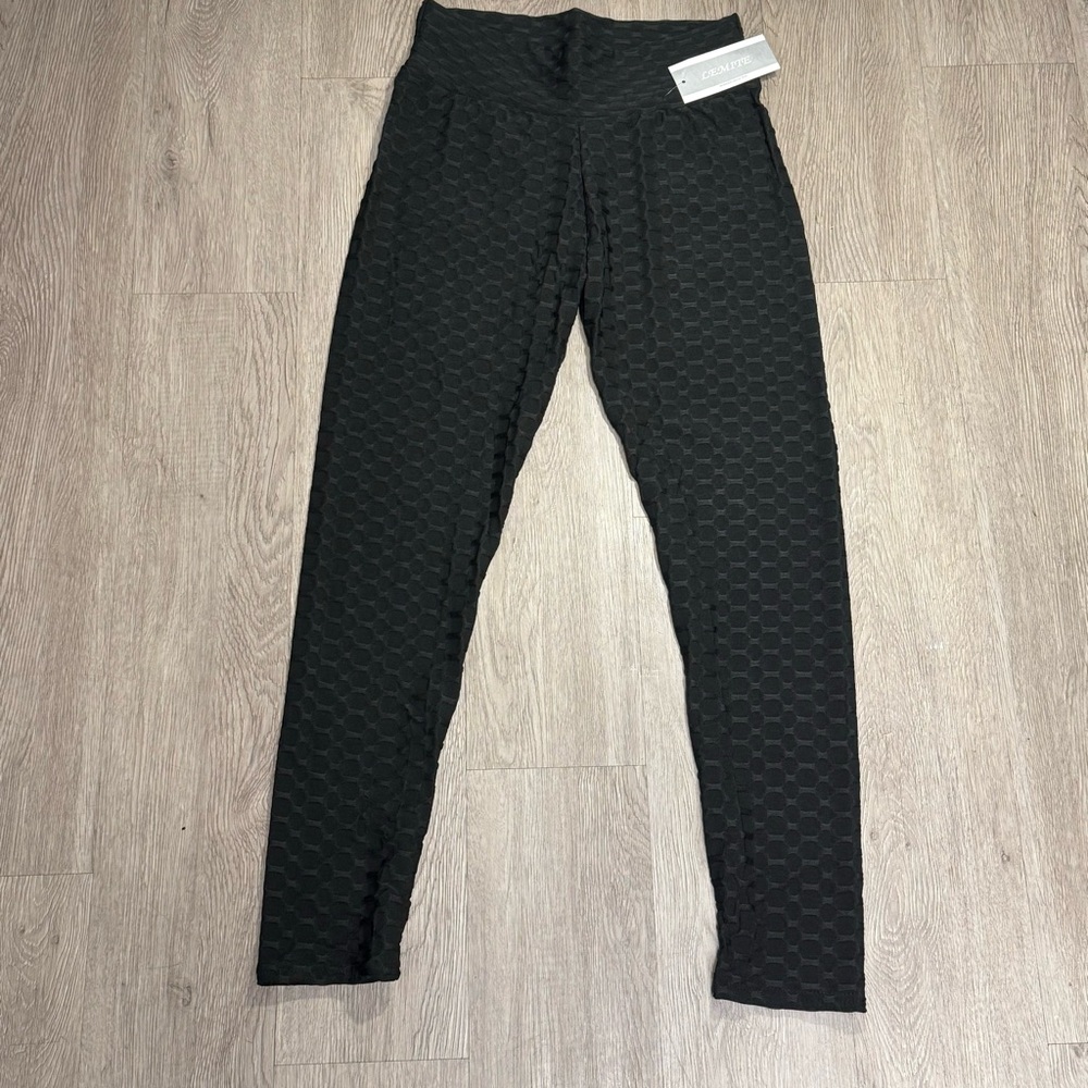 New Women Workout Black Textured Scrunch Bum Leggings Sizes S - Picture 5 of 9